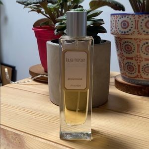 Laura Mercier Almond Coconut